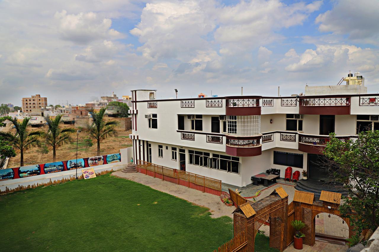 Resort Exotika Kota  Exterior photo
